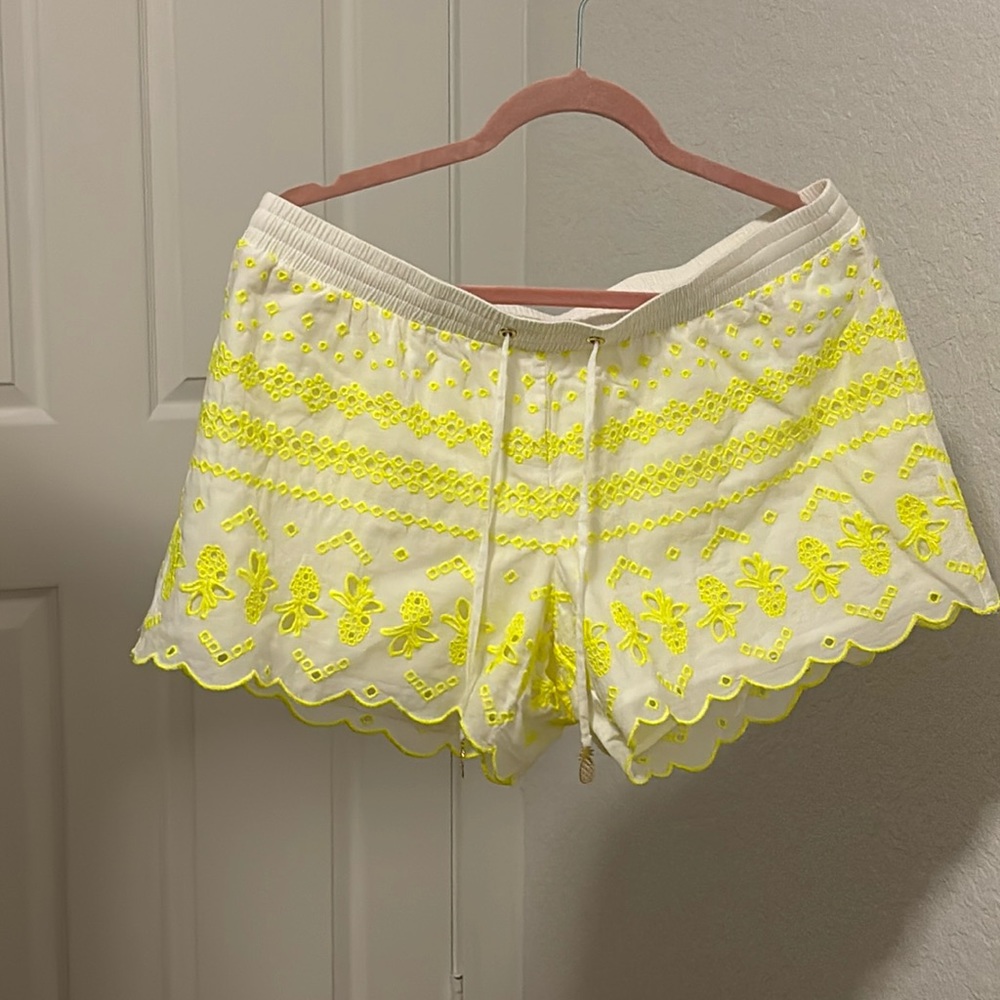 Lilly Pulitzer drawstring shorts in large